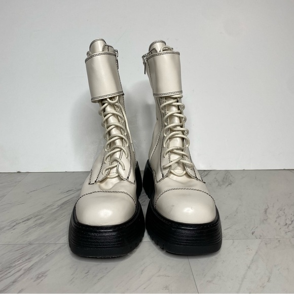 Vince Camuto Monchia White Lace Up Lug Sole Boot 8 1/2 M - Picture 2 of 16